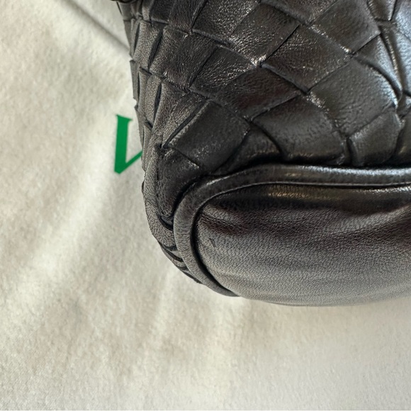 Vintage Bottega Veneta Black Leather Shoulder Crossbody with Woven Design - Picture 11 of 16